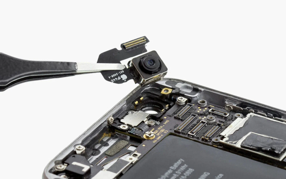 Замена/ремонт фронтальной камеры смартфонаЗамена/ремонт фронтальной камеры смартфона в Ростове-на-Дону в сервисном центре PartsOkey